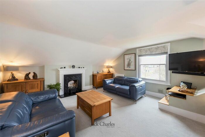 2 Bedroom Flat For Sale In Lansdowne Road, Tunbridge Wells, TN1