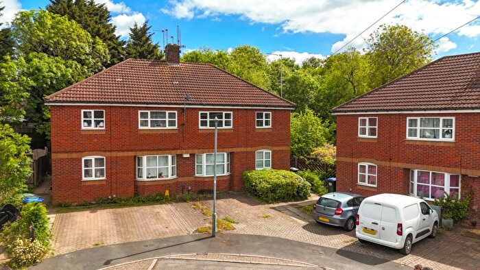 2 Bedroom Maisonette For Sale In Seymour Road, Rugby, CV21