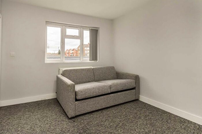 Studio To Rent In Main Street, Feltham, TW13