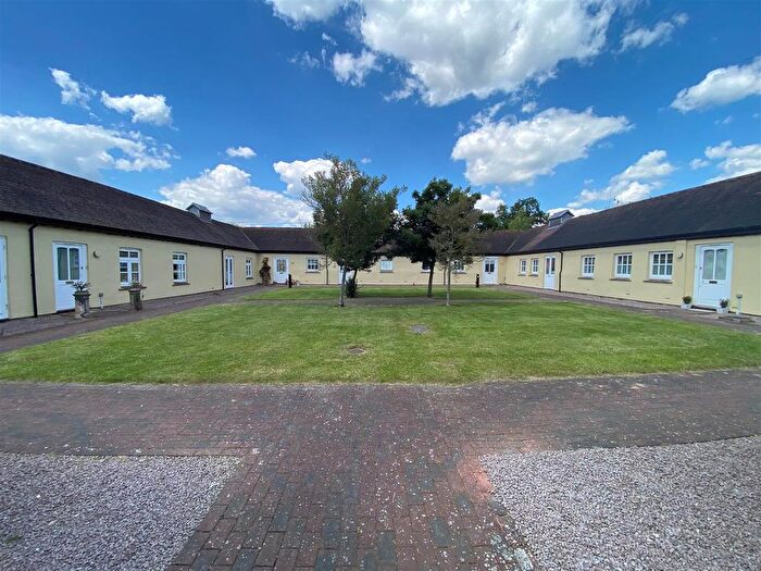 2 Bedroom Flat To Rent In Lower Woodside Farm, Westfield, Brookmans Park, AL9