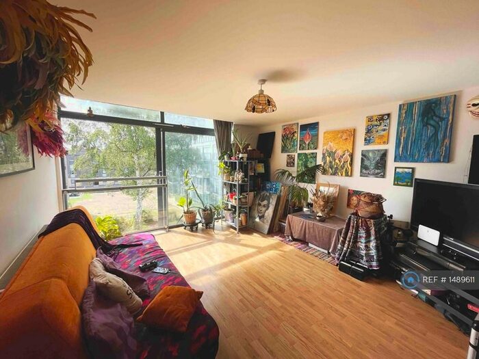 1 Bedroom Flat To Rent In Newsom Place, St. Albans, AL1