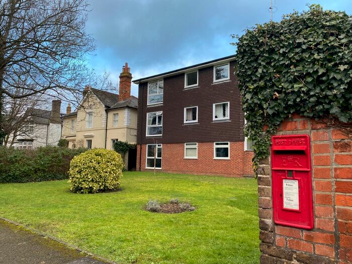 2 Bedroom Flat To Rent In In The Ray, Maidenhead, SL6