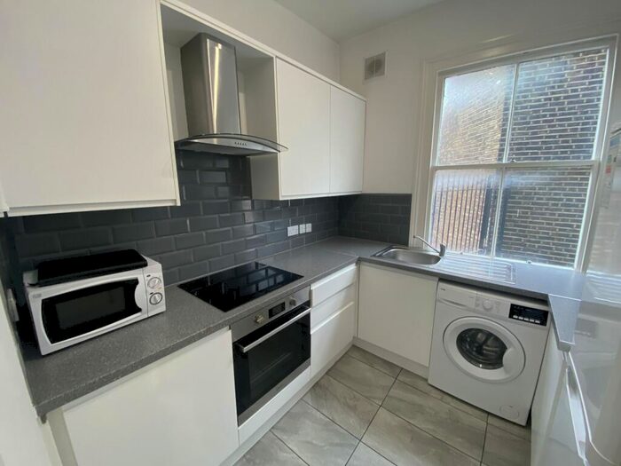 3 Bedroom Maisonette To Rent In Bedroom Maisonette &# Caledonian Road, Kings Cross, N1