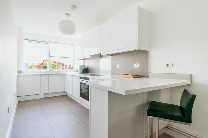2 Bedroom Flat To Rent In Kensington Park Road, London, W11