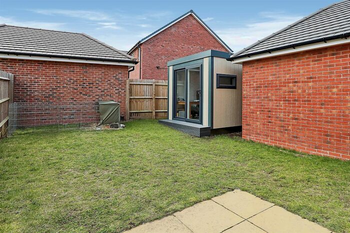 3 Bedroom Detached House For Sale In Hawthorn Drive, Burton Green, Kenilworth, CV8