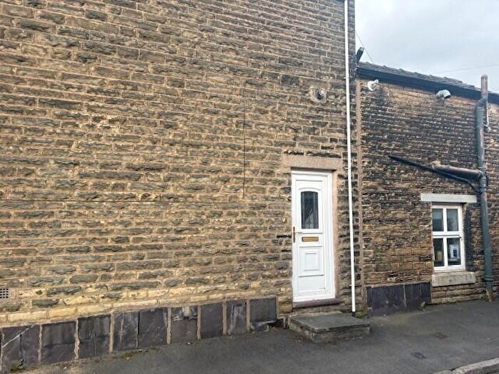 2 Bedroom Flat To Rent In Chew Valley Road, OL3