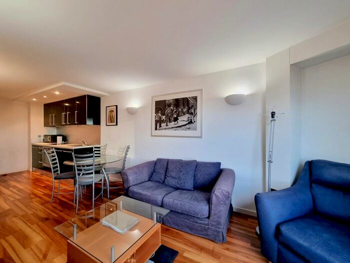 1 Bedroom Flat To Rent In Riverside Way, Leeds, LS1