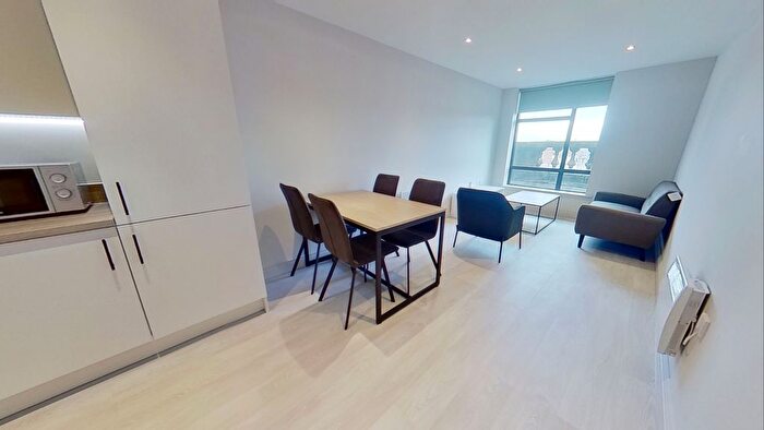 1 Bedroom Flat To Rent In Centenary House North Street, City Centre, Leeds, West Yorkshire, LS2