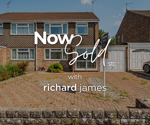 3 Bedroom Semi Detached House For Sale In Farrfield, Stratton St Margaret, Swindon, SN2