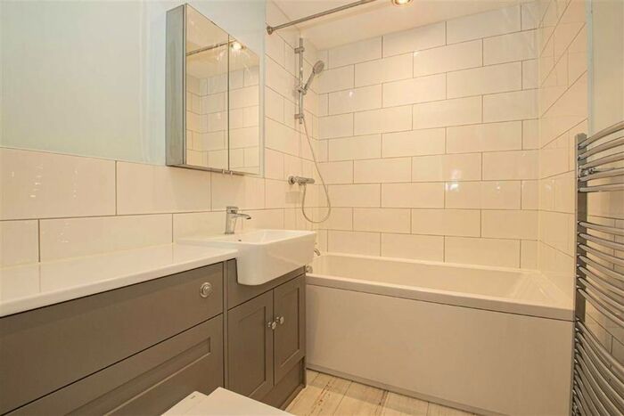 2 Bedroom Flat To Rent In Coachmaker, Neath Hill, Milton Keynes, MK14