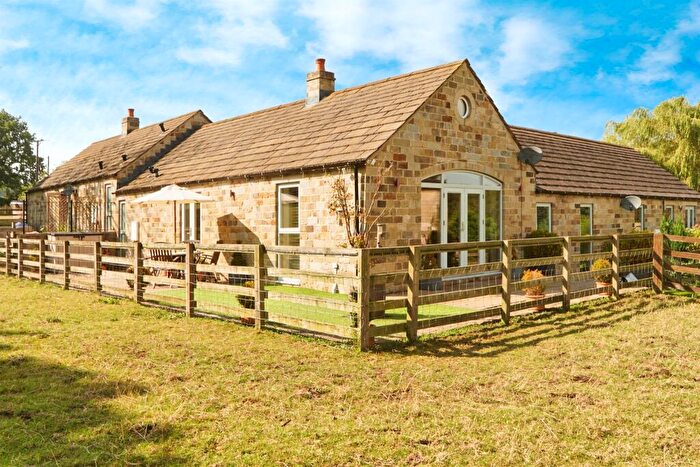 2 Bedroom Barn Conversion For Sale In Dean Lane, Horsforth, Leeds, LS18