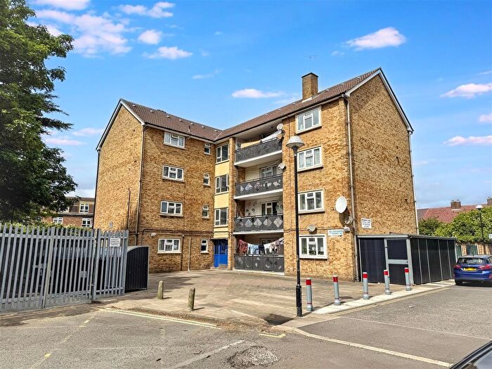 2 Bedroom Flat For Sale In Cruikshank Road, London, E15