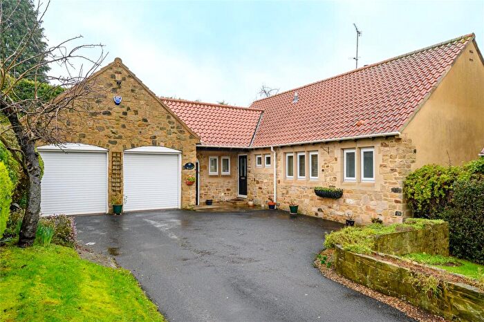 3 Bedroom Bungalow For Sale In Hastings Way, Collingham, LS22