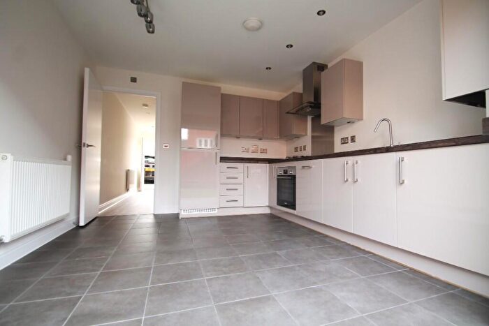 4 Bedroom Town House To Rent In Five Oaks Lane, Chigwell, Essex, IG7