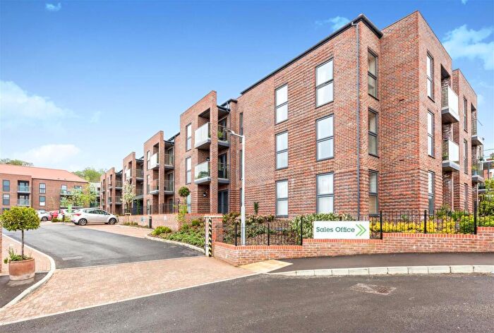 1 Bedroom Apartment For Sale In Austen Place, Lower Turk Street, Alton, GU34