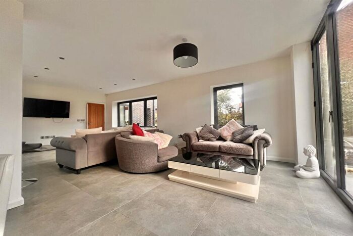 6 Bedroom Detached House To Rent In Austin Drive, Manchester, M20