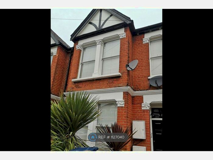 2 Bedroom Flat To Rent In Weston Road, London, W4