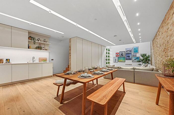 3 Bedroom Property To Rent In Bingham Place, Marylebone, W1U