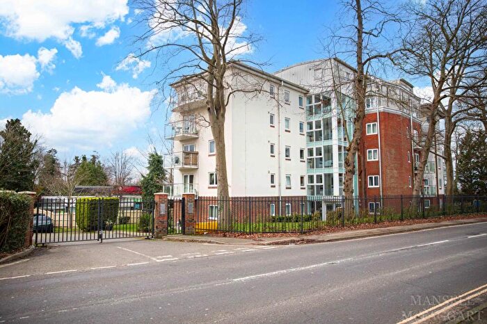 2 Bedroom Flat To Rent In Turners Hill Road, The Pines Turners Hill Road, RH10