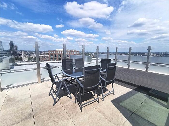 2 Bedroom Apartment For Sale In Goodman's Field Sub-penthouse, Alie Street, London, E1