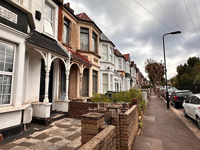 4 Bedroom Terraced House To Rent In Abbotts Park Road, Leyton, E10
