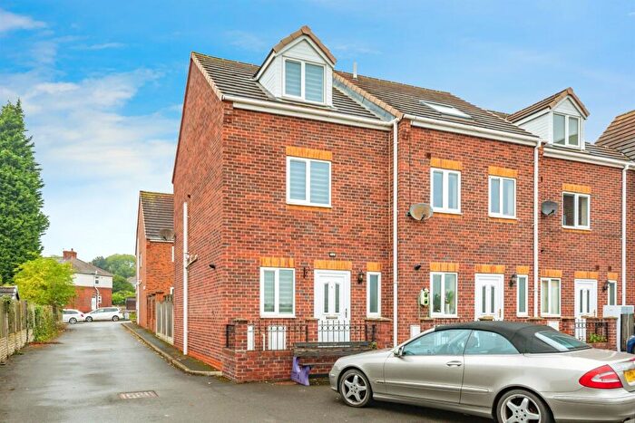 3 Bedroom Town House For Sale In Ealands Close, Little Houghton, Barnsley, S72