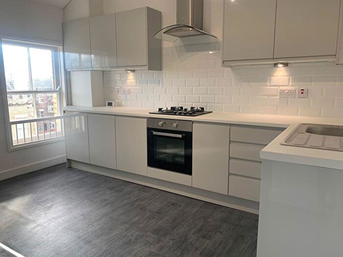 2 Bedroom Apartment To Rent In Mannering Road, L17