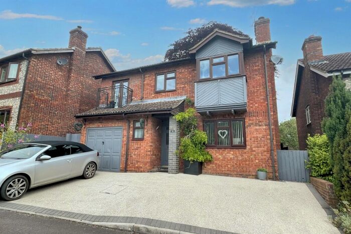 5 Bedroom Detached House For Sale In Alderbury, SP5