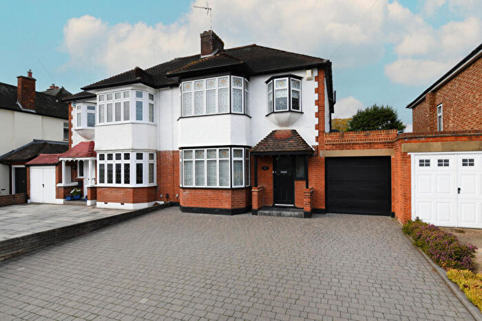 3 Bedroom Semi Detached House For Sale In Parkland Avenue, Upminster, Essex, RM14