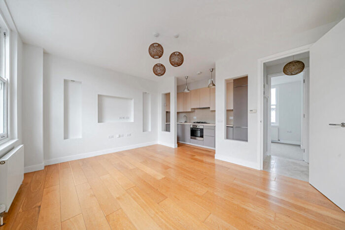 1 Bedroom Apartment For Sale In Vestry Road, London, SE5