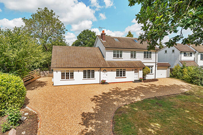 6 Bedroom Detached House For Sale In Smarts Heath Road, Woking, GU22