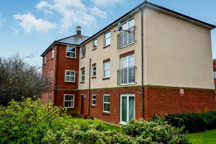 2 Bedroom Flat To Rent In Alderney Way, Kennington, Ashford, Kent, TN24