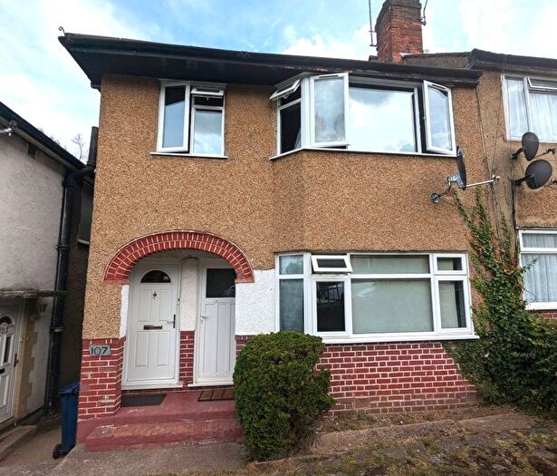 2 Bedroom Maisonette For Sale In Connell Crescent, Ealing, W5