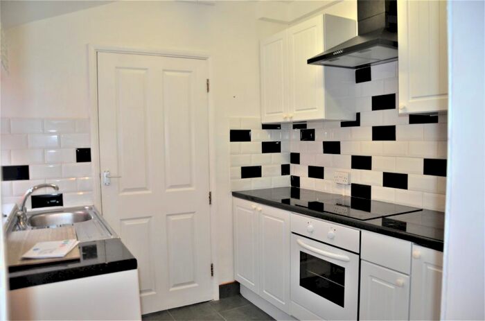 2 Bedroom Terraced House To Rent In Bynes Road, South Croydon, CR2