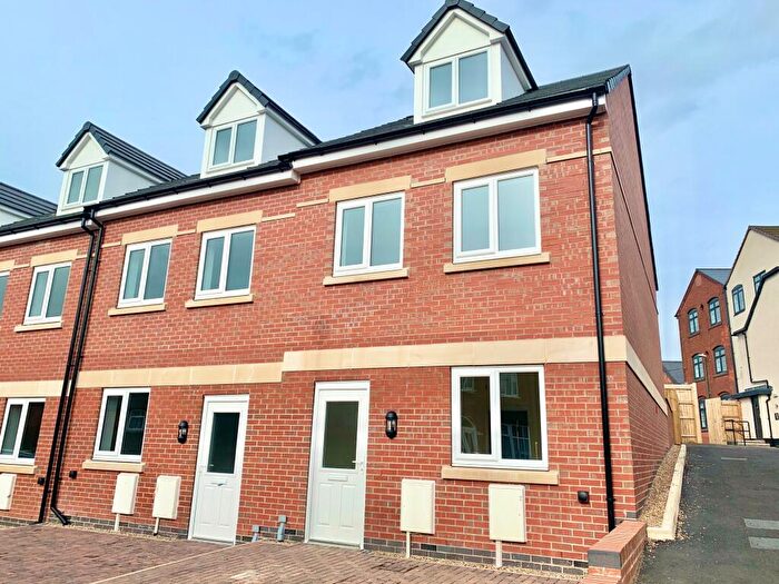 3 Bedroom Town House To Rent In Gladstone Street, Nottingham, NG7