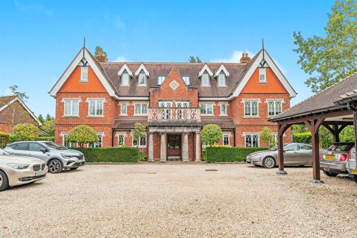 3 Bedroom Apartment For Sale In Fairlawns, Burridge, Southampton, SO31