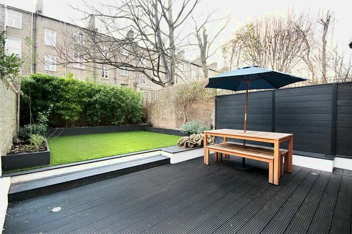 2 Bedroom Flat To Rent In Coningham Road, Shepherds Bush, W12