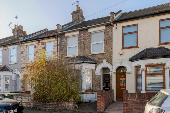 1 Bedroom Apartment To Rent In Edinburgh Road, Walthamstow, E17