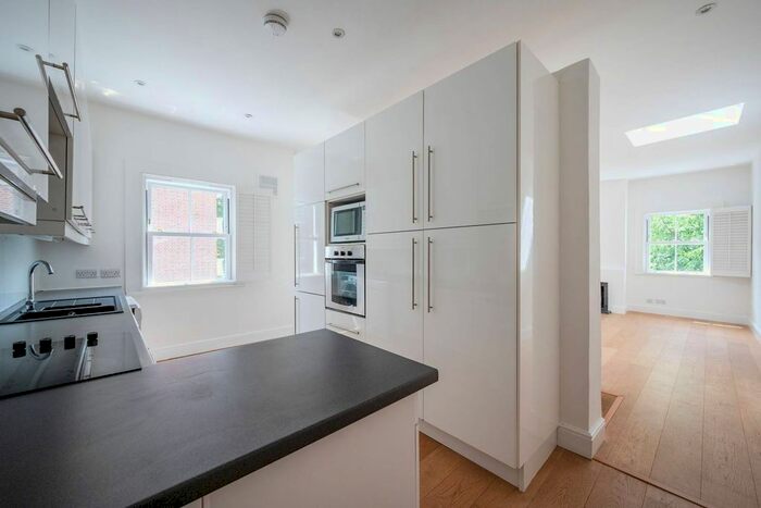 2 Bedroom Flat To Rent In Cambridge Park, Twickenham, TW1