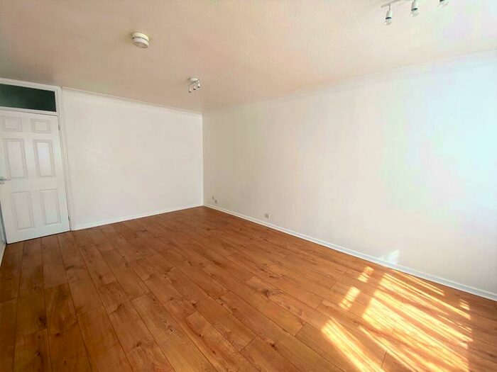 2 Bedroom Flat To Rent In Black Horse Parade, Eastcote, HA5