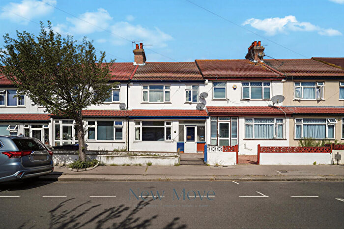 3 Bedroom Terraced House For Sale In Curzon Road, Thornton Heath, CR7