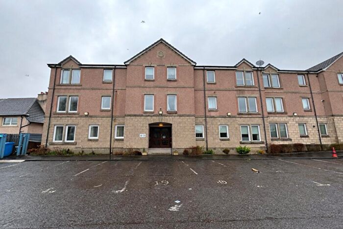 2 Bedroom Flat For Sale In Kerse Place, Falkirk, Stirlingshire, FK1