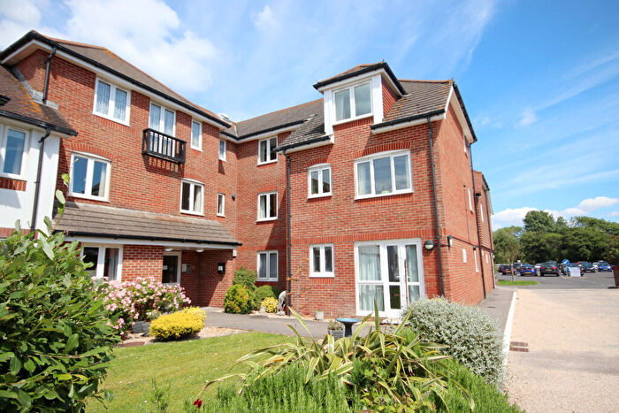 2 Bedroom Flat For Sale In Danestream Court, Milford On Sea, SO41
