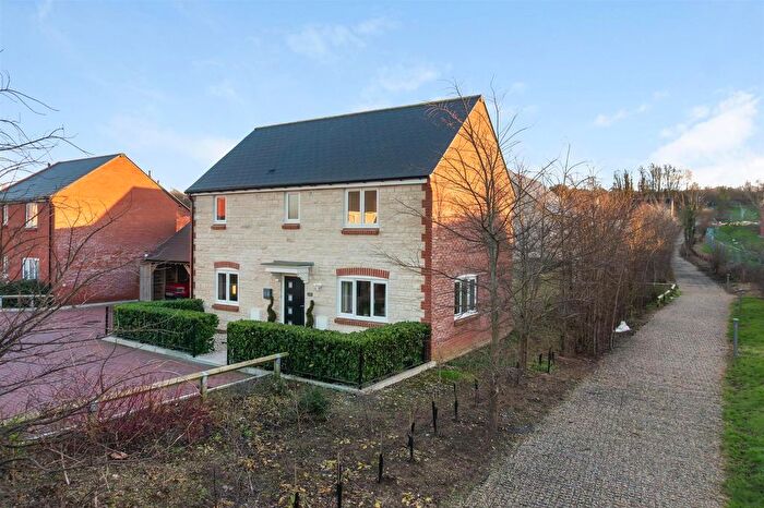 3 Bedroom Detached House For Sale In Orchard Way, Weymouth, DT4