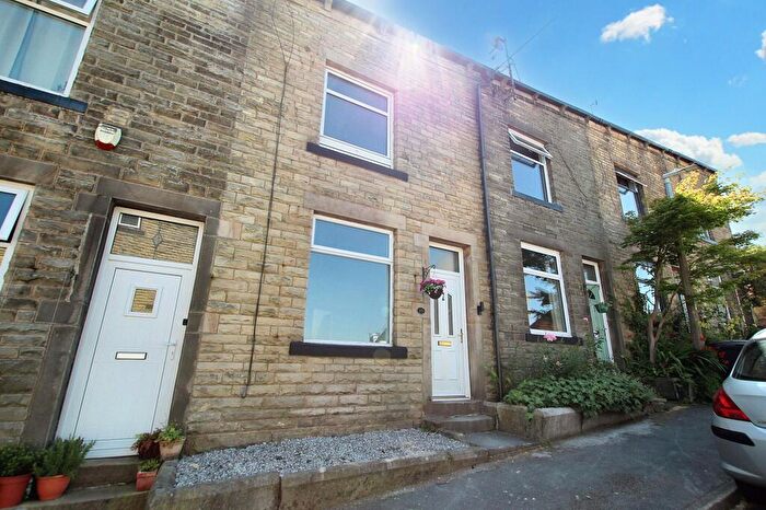 3 Bedroom Terraced House To Rent In Summerfield Road West, Todmorden, OL14