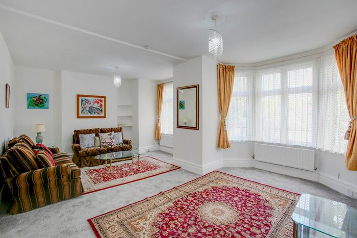 2 Bedroom Flat To Rent In Grosvenor Road, Southall, UB2