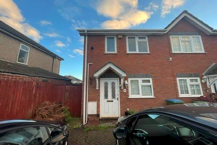 2 Bedroom Property To Rent In Stanton Road, Southampton, SO15