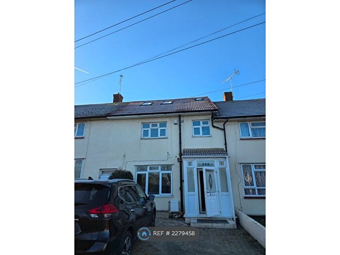 4 Bedroom Terraced House To Rent In Willingale Road, Loughton, IG10