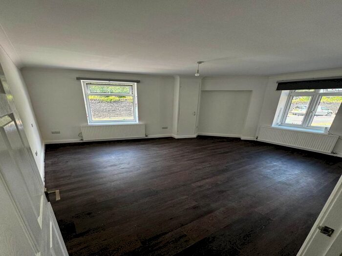 1 Bedroom Property To Rent In Furnace Terrace, Neath, SA11