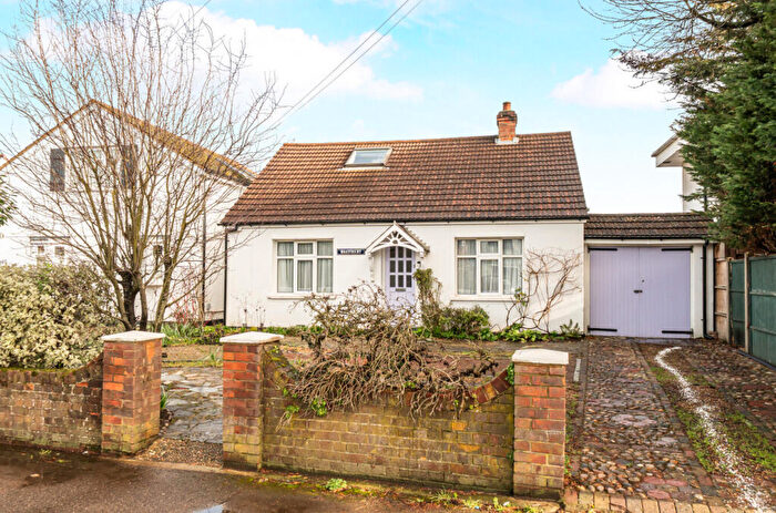4 Bedroom Detached House For Sale In Molesey Road, Walton On Thames, Surrey, KT12